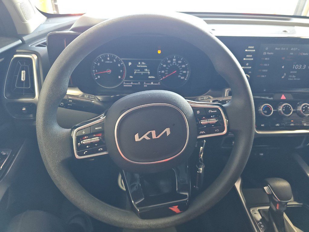 Certified 2023 Kia Sorento LX AWD/4WD image 13
