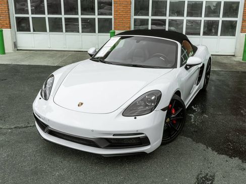 Used 2018 Porsche 718 Boxster GTS RWD image 2