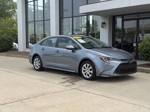 Used 2021 Toyota Corolla LE w/ Carpet Mat Package (TMS) FWD image 2