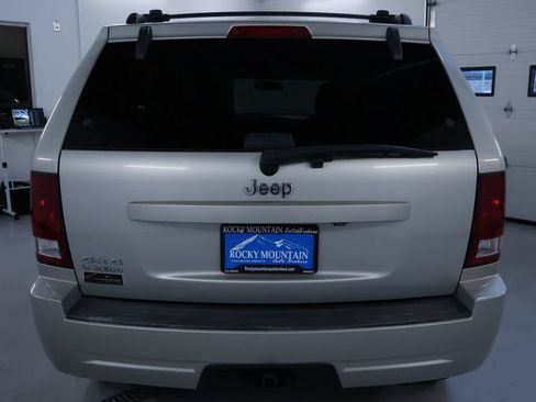 Used 2010 Jeep Grand Cherokee Laredo w/ Popular Equipment Group AWD/4WD image 6
