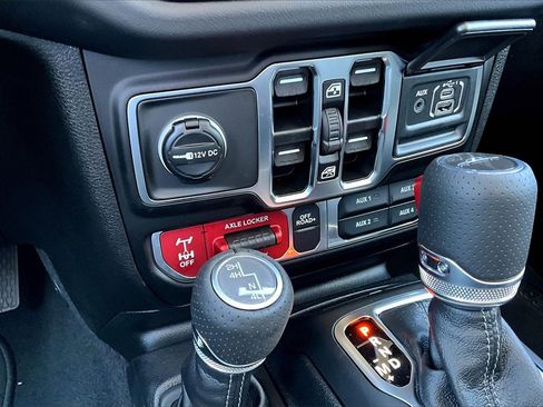 New 2025 Jeep Gladiator Mojave w/ Convenience Group image 26