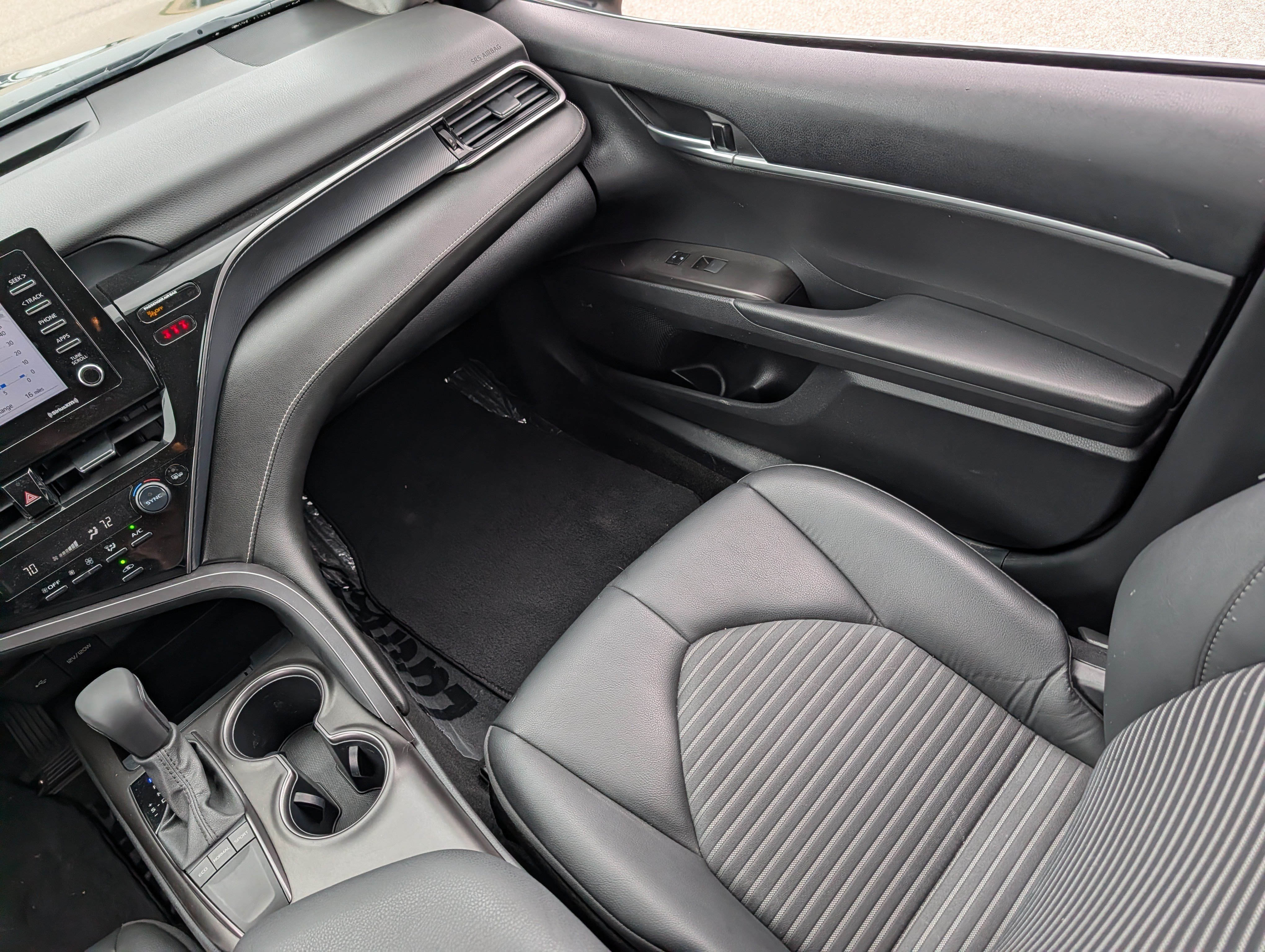 Used 2023 Toyota Camry SE FWD image 11