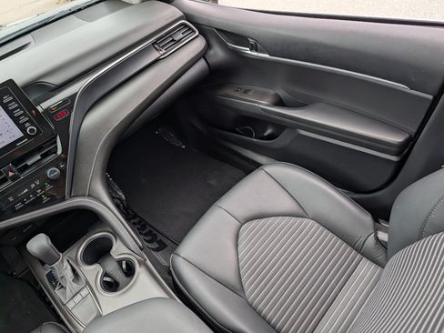 Used 2023 Toyota Camry SE FWD image 11
