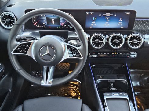 Certified 2025 Mercedes-Benz GLB 250 4MATIC image 26