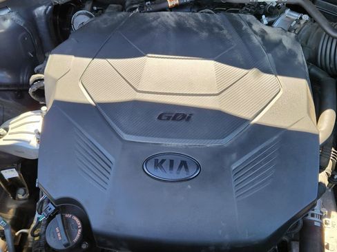 Used 2019 Kia Sorento LX image 17