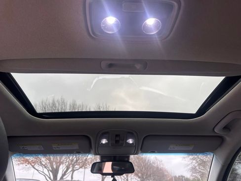 Used 2021 Kia Niro EX Premium image 21