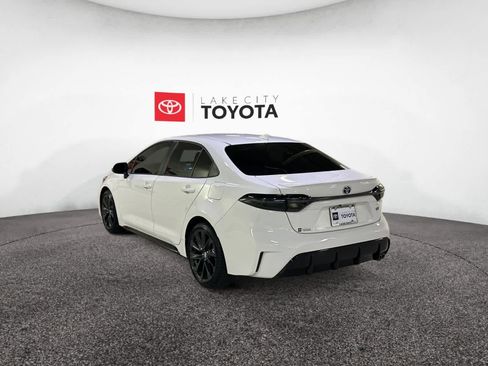 Used 2025 Toyota Corolla SE image 4