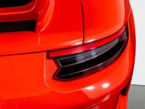 Used 2018 Porsche 911 GT3 RWD image 13
