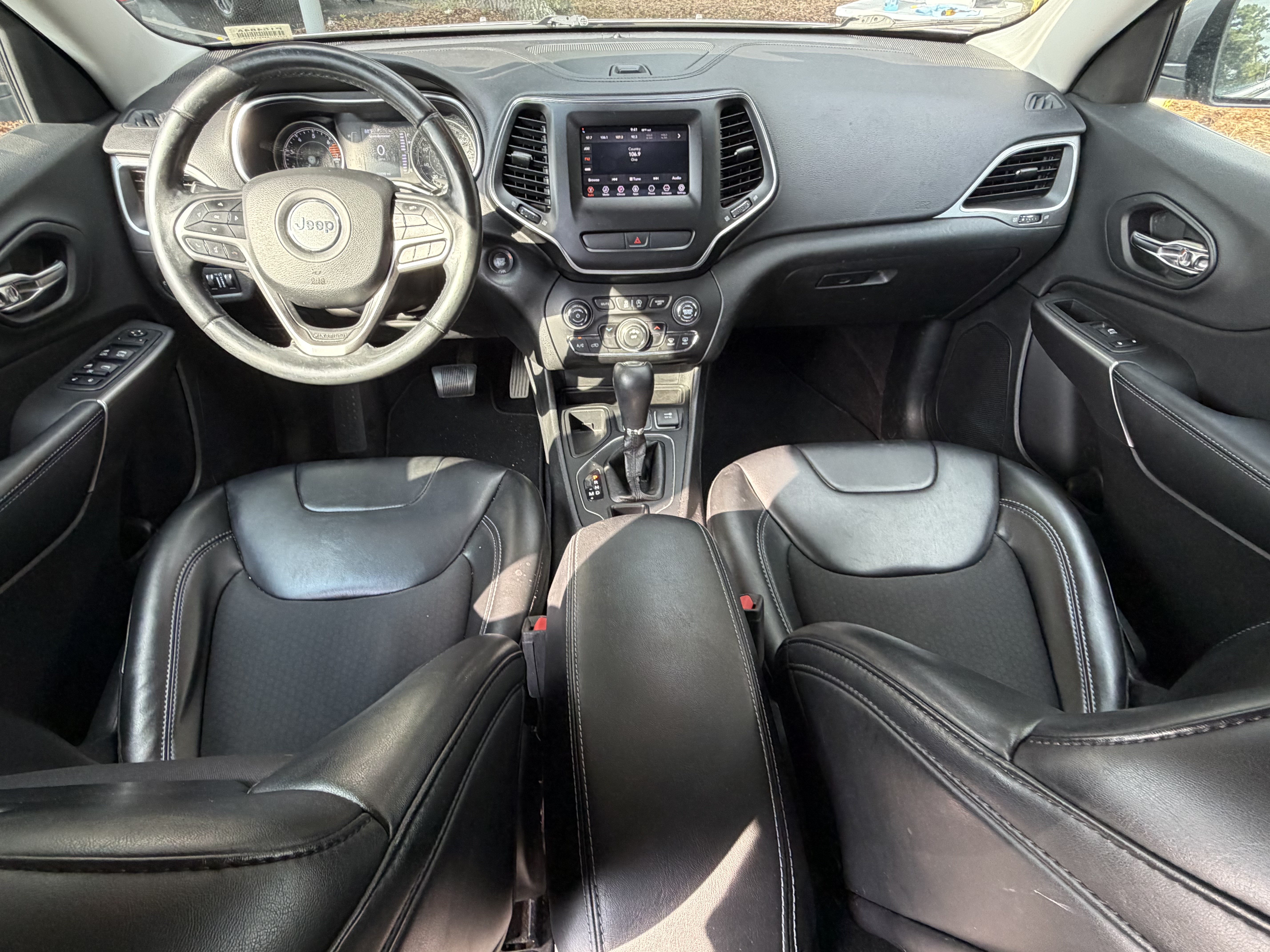 Used 2019 Jeep Cherokee Latitude Plus FWD image 35
