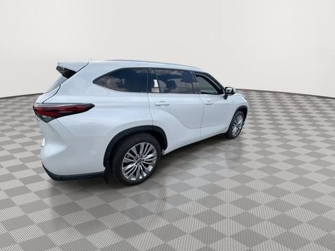 Used 2025 Toyota Highlander Platinum AWD/4WD image 8