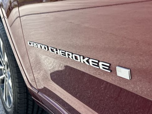 Certified 2022 Jeep Grand Cherokee L Overland RWD image 12