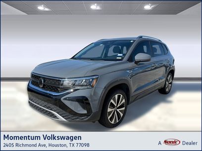 Used 2023 Volkswagen Taos SE w/ Panoramic Sunroof Package