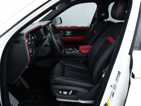 Used 2022 Rolls-Royce Cullinan AWD/4WD image 6
