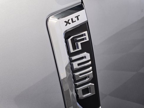 Used 2022 Ford F250 XLT w/ XLT Premium Package image 11