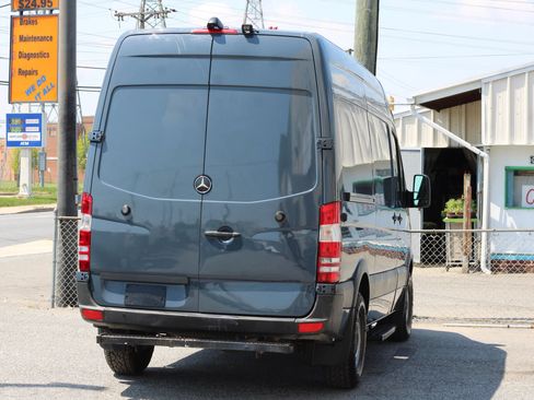 Used 2018 Mercedes-Benz Sprinter 2500 image 8