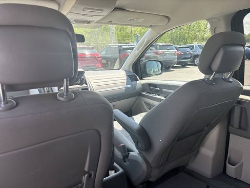 Used 2010 Dodge Grand Caravan Hero FWD image 16