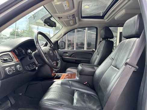 Used 2008 Chevrolet Tahoe LTZ w/ LTZ Preferred Equipment Group AWD/4WD image 25