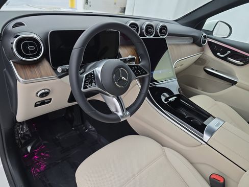 Used 2025 Mercedes-Benz GLC 300 image 16