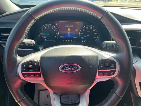 Used 2022 Ford Explorer XLT w/ Equipment Group 202A AWD/4WD image 14