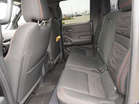 Used 2022 Nissan Frontier PRO-4X AWD/4WD image 16