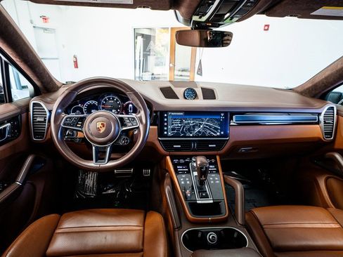 Used 2023 Porsche Cayenne GTS image 59