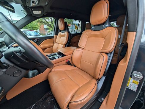 Used 2021 Lincoln Aviator Black Label Grand Touring AWD/4WD image 16