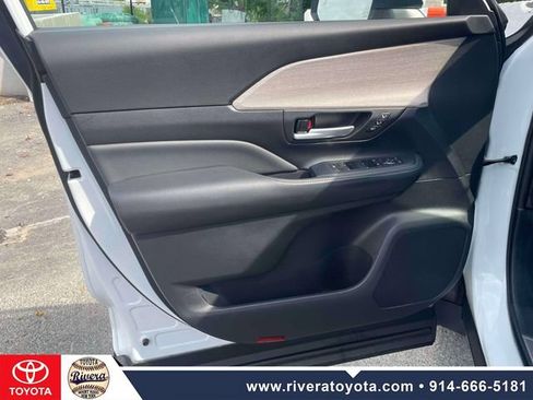 Certified 2024 Toyota Grand Highlander AWD image 18