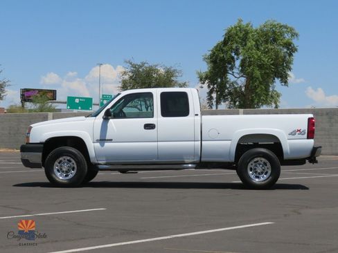 Used 2004 Chevrolet Silverado 2500 LT w/ Skid Plate Package AWD/4WD image 11