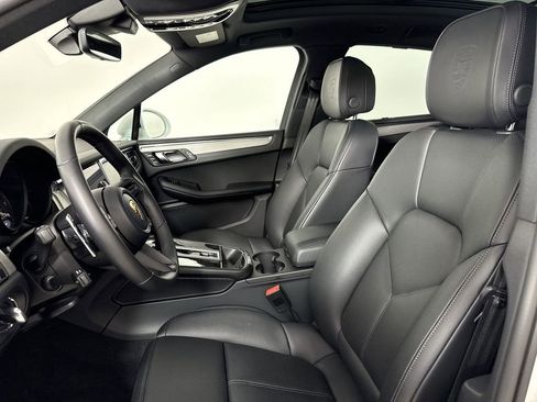 Certified 2026 Porsche Macan AWD/4WD image 5