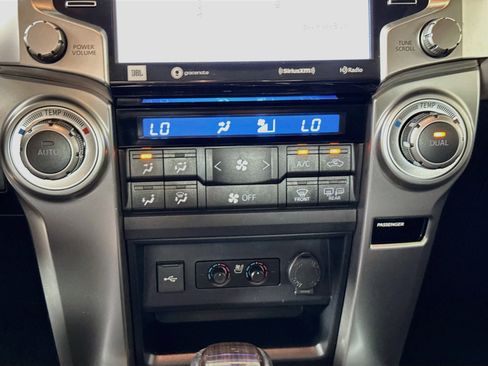 Used 2022 Toyota 4Runner Limited AWD/4WD image 19