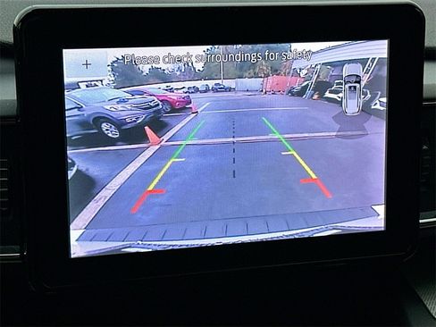 Used 2020 Ford Explorer XLT w/ Equipment Group 202A image 13