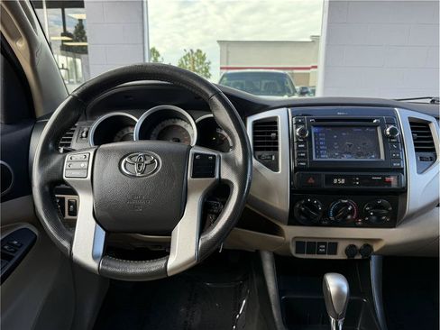 Used 2013 Toyota Tacoma PreRunner w/ SR5 Pkg RWD image 15