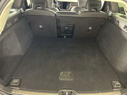 Used 2025 Volvo V60 B5 Cross Country Plus image 34