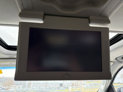 Used 2017 Chevrolet Suburban LT image 29