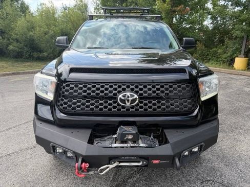 Used 2017 Toyota Tundra 4x4 CrewMax image 8