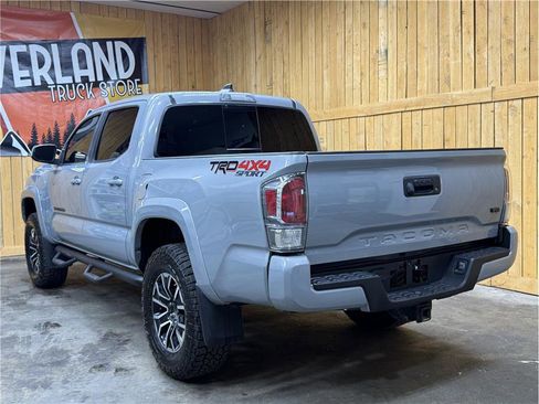 Used 2020 Toyota Tacoma TRD Sport AWD/4WD image 9