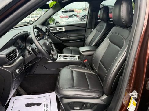 Used 2020 Ford Explorer XLT w/ Equipment Group 202A AWD/4WD image 11