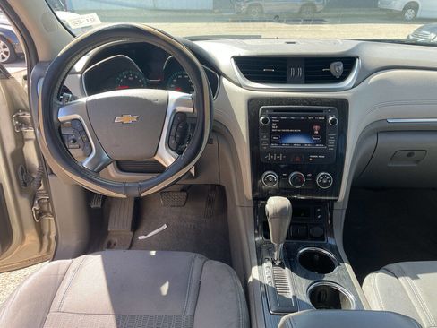 Used 2017 Chevrolet Traverse LT w/ Style and Technology Package image 13