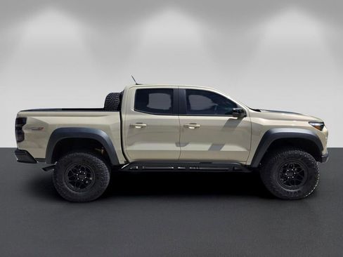 Used 2024 Chevrolet Colorado ZR2 w/ ZR2 Bison Edition AWD/4WD image 3