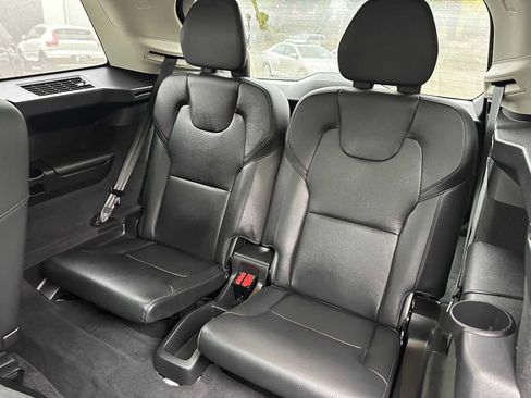 Certified 2025 Volvo XC90 B6 Plus image 17