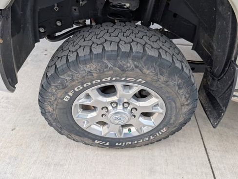 Used 2024 RAM 2500 Laramie w/ Towing Technology Group AWD/4WD image 8
