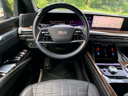 Certified 2025 Cadillac Escalade Sport Platinum AWD/4WD image 5