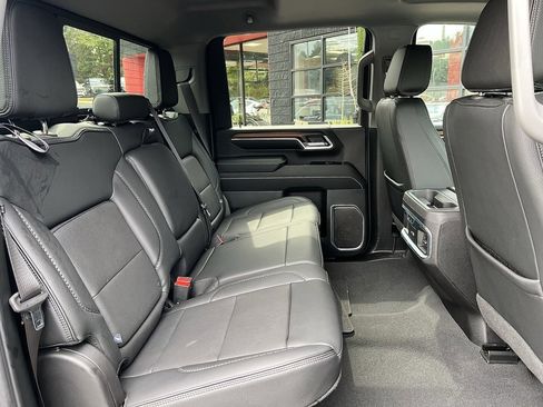 Used 2024 GMC Sierra 3500 Denali w/ Denali Reserve Package image 32