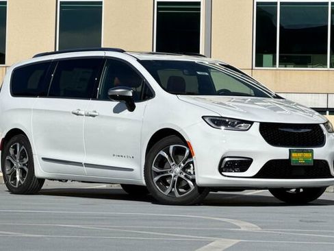 New 2026 Chrysler Pacifica Pinnacle image 2
