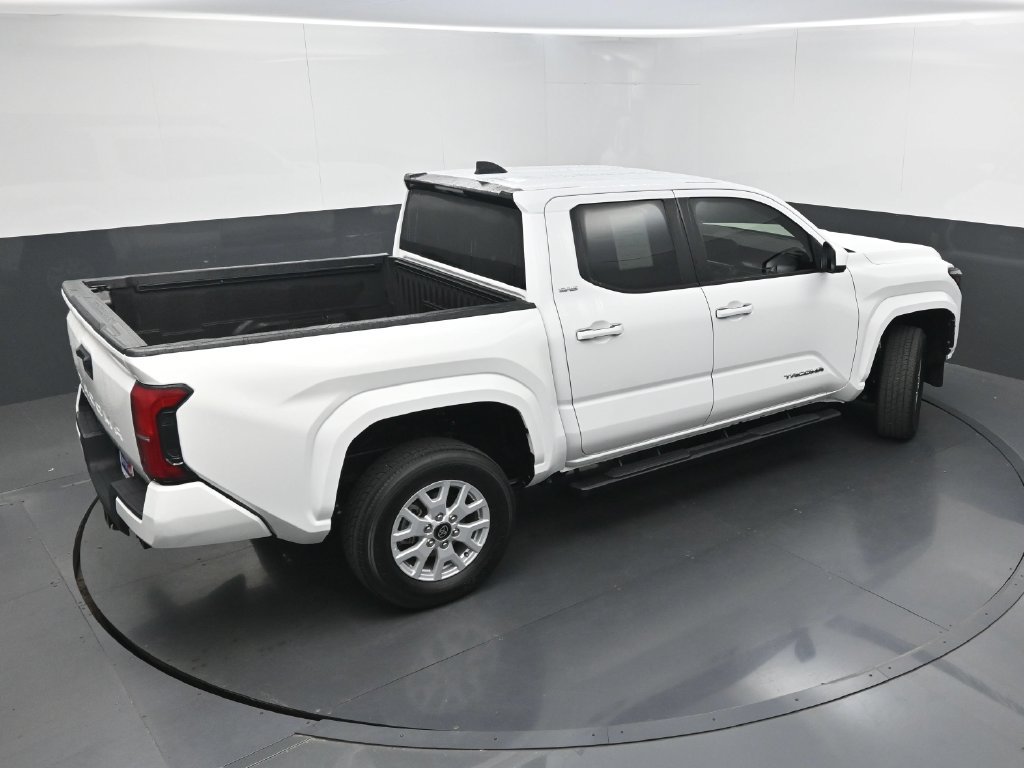 Used 2024 Toyota Tacoma SR5 AWD/4WD image 34