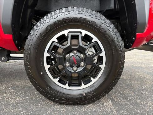 Used 2025 Toyota Tacoma TRD Off-Road AWD/4WD image 18