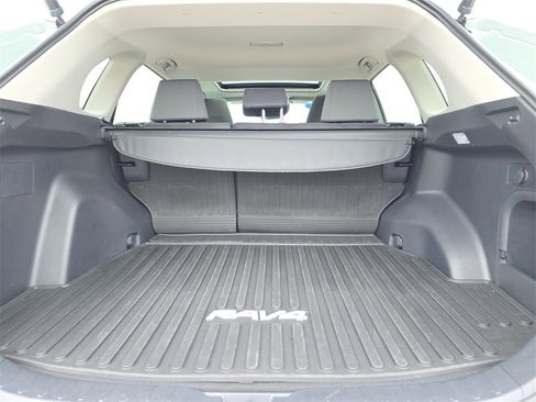 Used 2021 Toyota RAV4 XLE w/ Convenience Package image 13