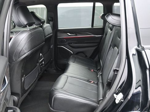 Used 2023 Jeep Grand Cherokee Overland image 13