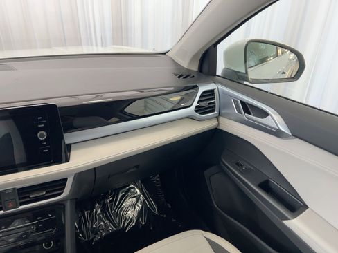 New 2026 Volkswagen Taos SE image 28