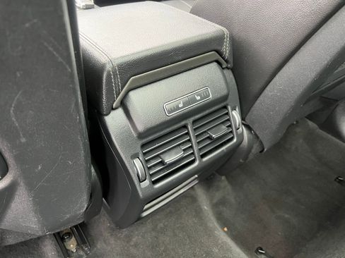 Used 2018 Land Rover Range Rover Evoque SE Premium image 24